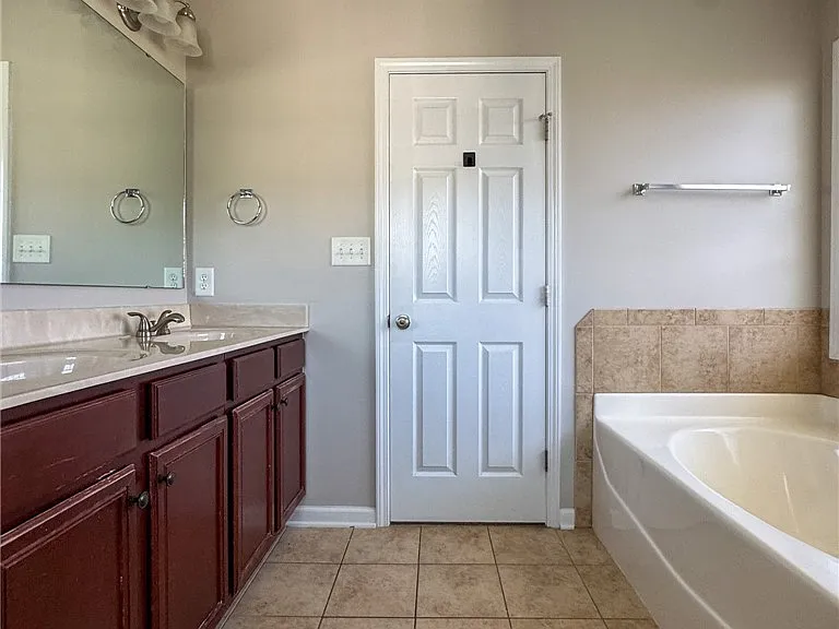 136 Ivystone Dr — Photo 20