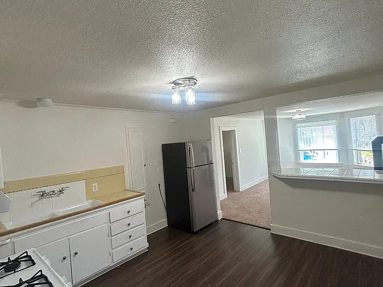 326 Capitol St #B — Photo 7