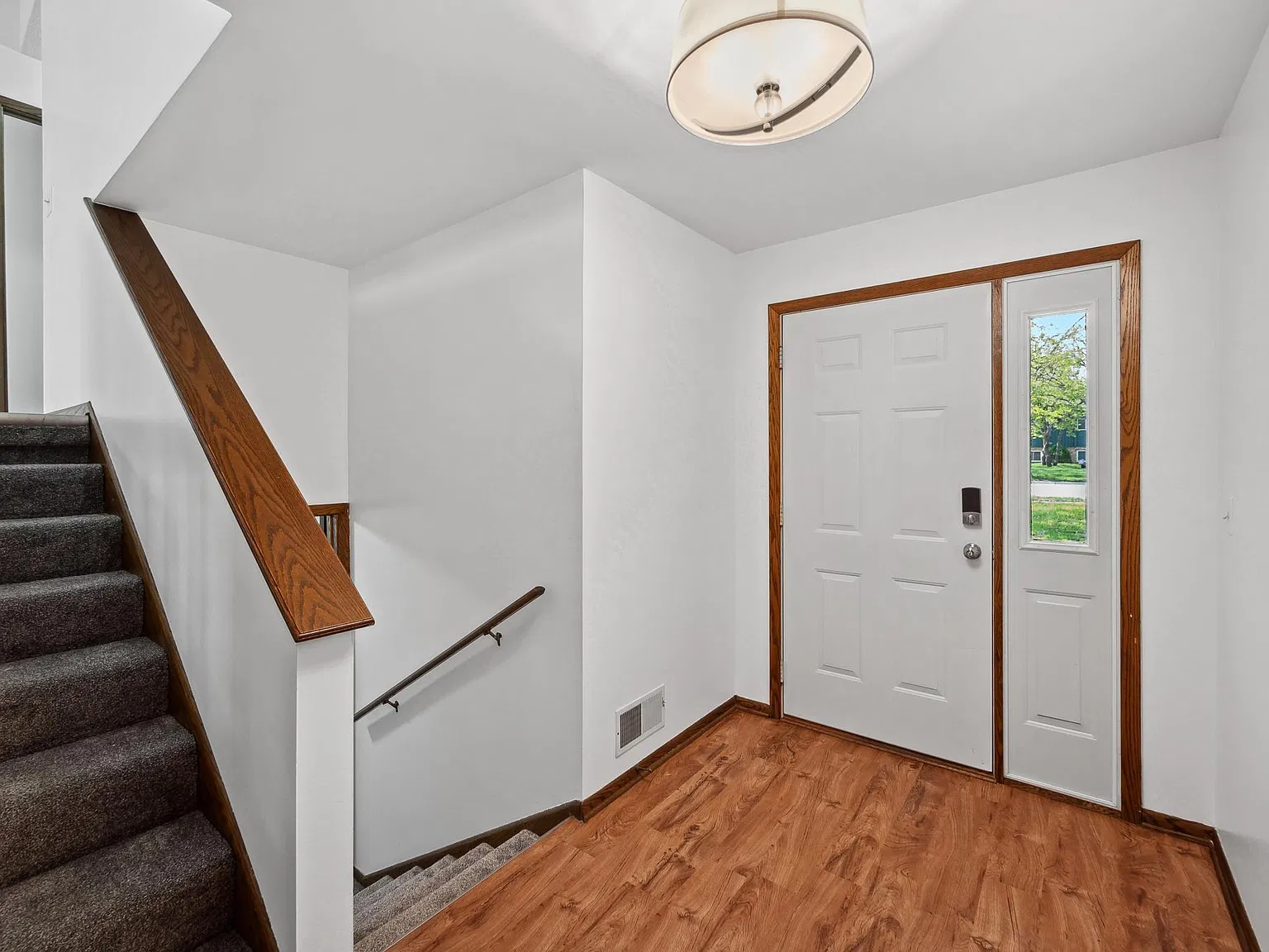 4 bed, 2.0 bath, 1844 sqft, $2,995 — Photo 3
