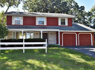1216 Foxglove Dr, Batavia, IL