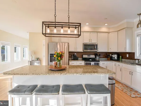 7318 Bay Front Rd, Sparrows Point, MD 21219