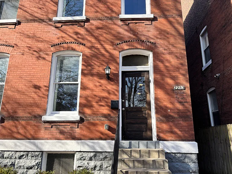 2253 Indiana Ave — Photo 3