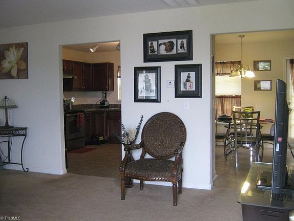 5th image of 2141 Broadview Dr