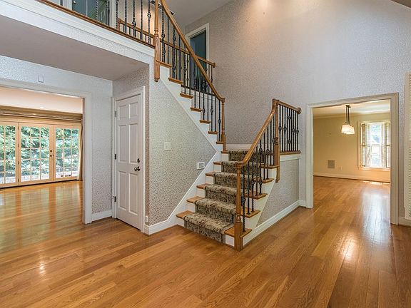 3rd image of 1928 Lakes Edge Dr