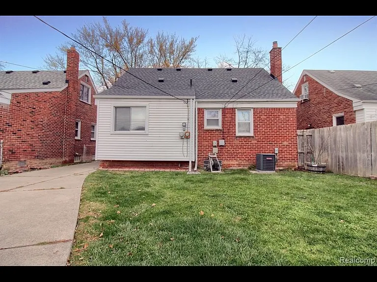 9884 Hubert Ave — Photo 15
