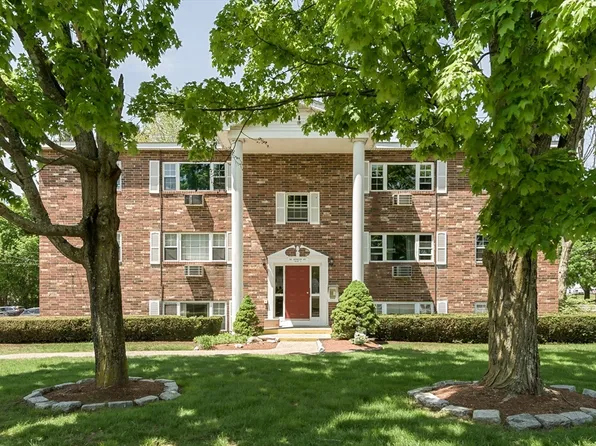 35 Berlin St APT 217, Clinton, MA 01510