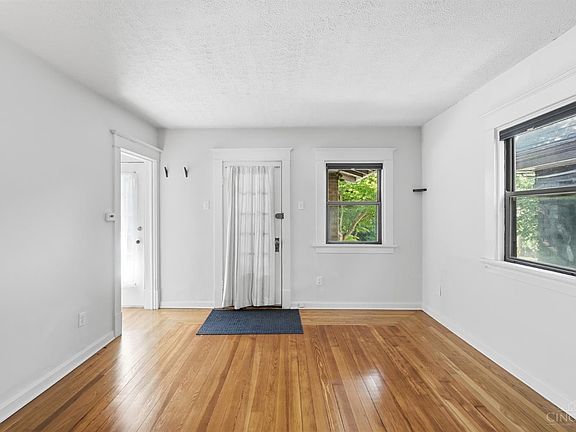 4th image of 2105 W Clifton Ave