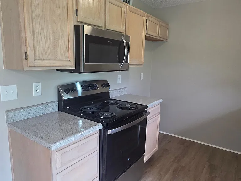 3312 N Virginia Ave — Photo 5