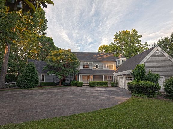 3rd image of 215 Low Country Dr