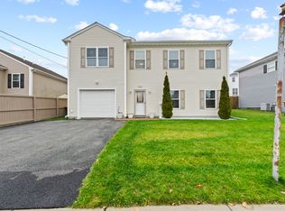 302 Oak Grove Ave, Fall River, MA 02723