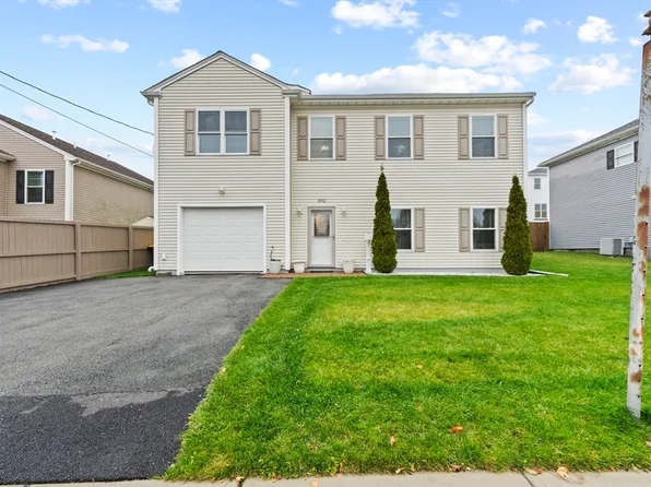 302 Oak Grove Ave, Fall River, MA 02723