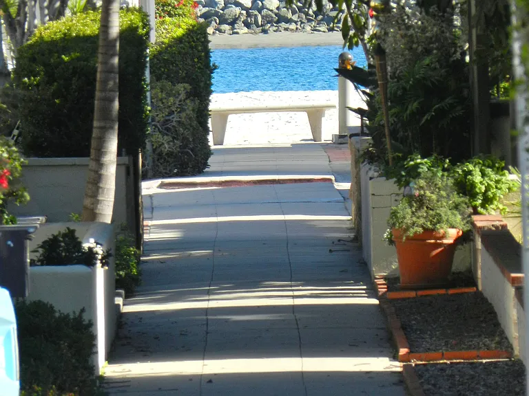 Mission Blvd — Photo 13