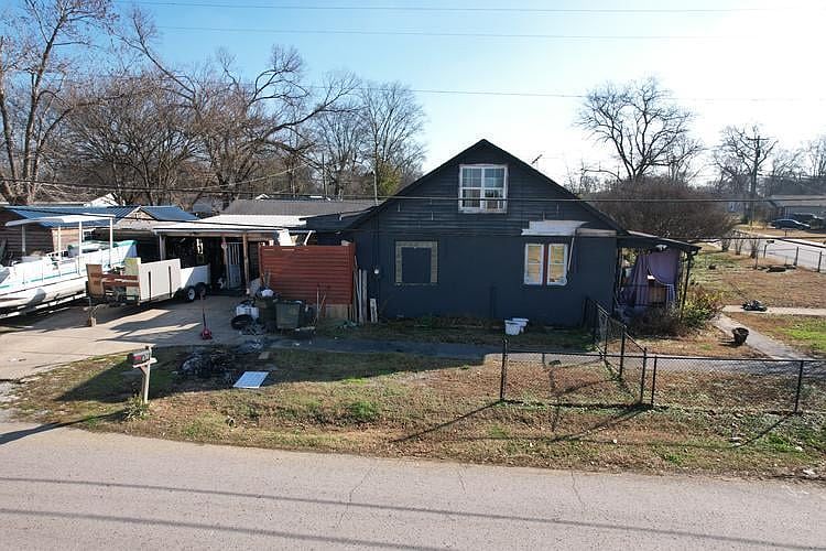 1st image of 630 W Eastland St