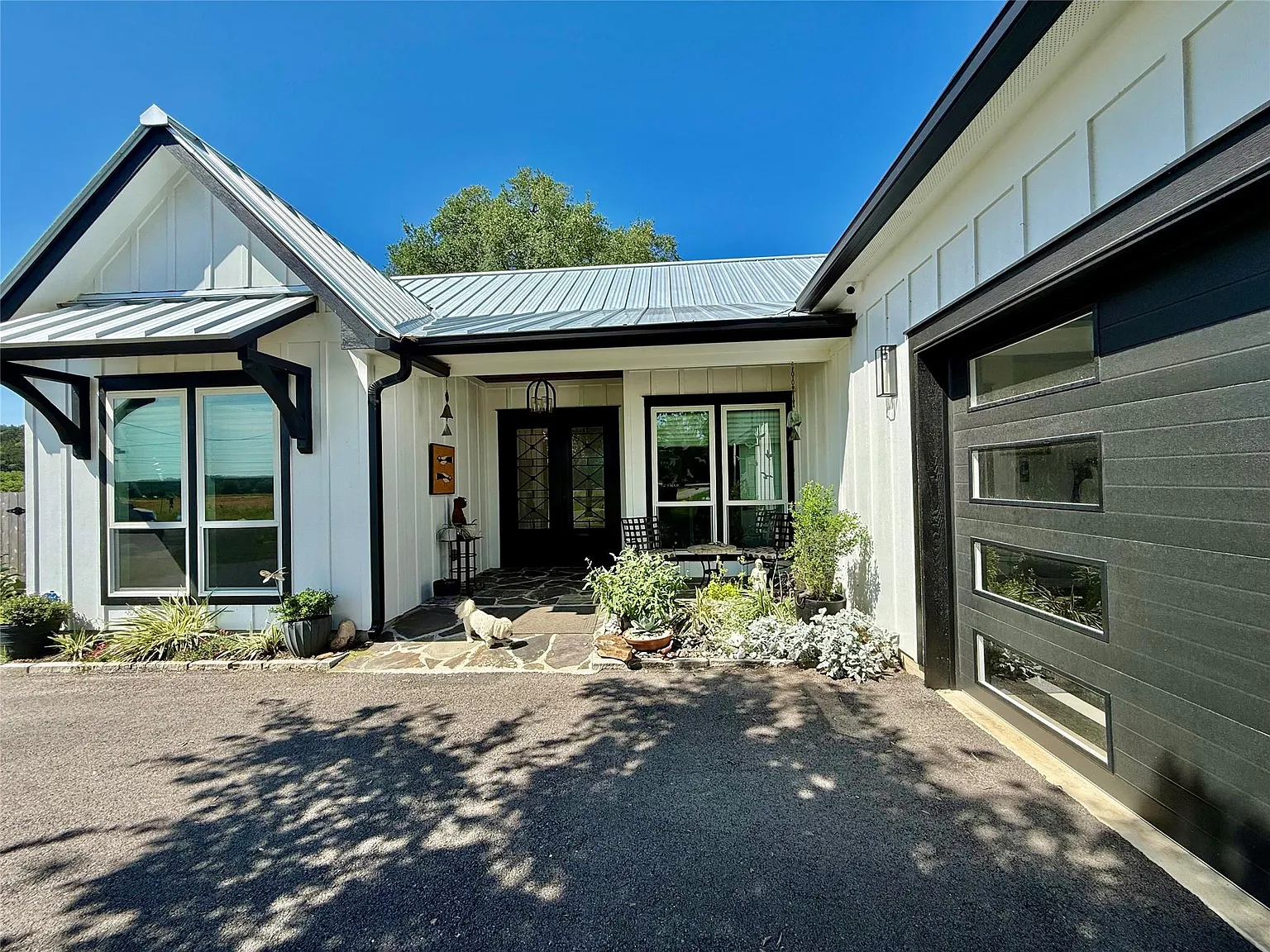 3 bed, 2.0 bath, 2242 sqft, $4,500 — Photo 4