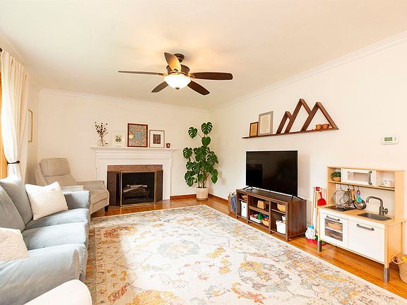 4th image of 2214 Berkley Pl