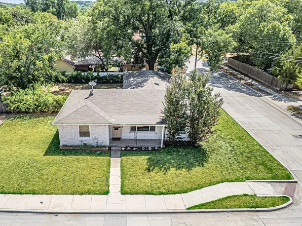 5761 Tracyne Dr, Westworth Village, TX 76114