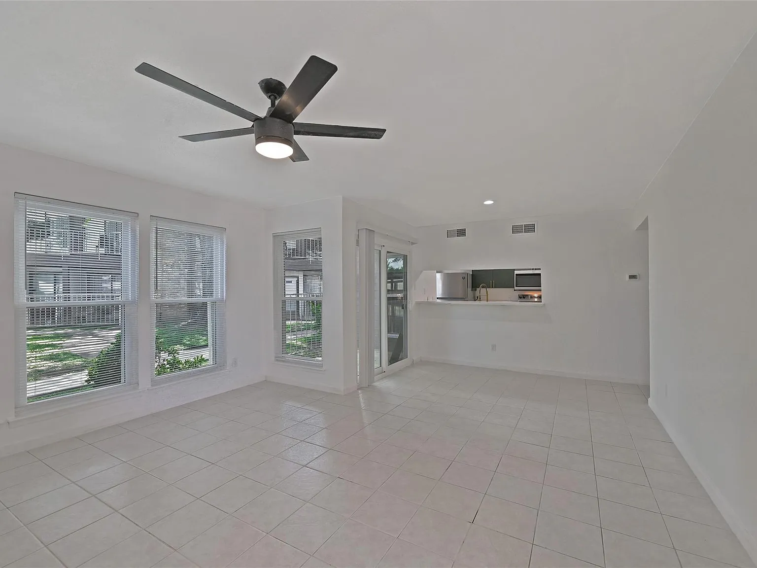 2 bed, 2.0 bath, 1063 sqft, $1,500 — Photo 3