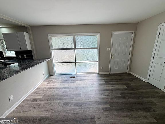 3rd image of 3490 Primrose Pl