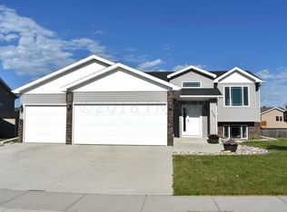 4425 11th St W, West Fargo, ND 58078
