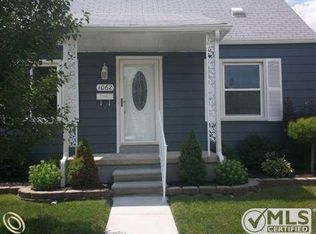 1062 10th St, Wyandotte, MI 48192