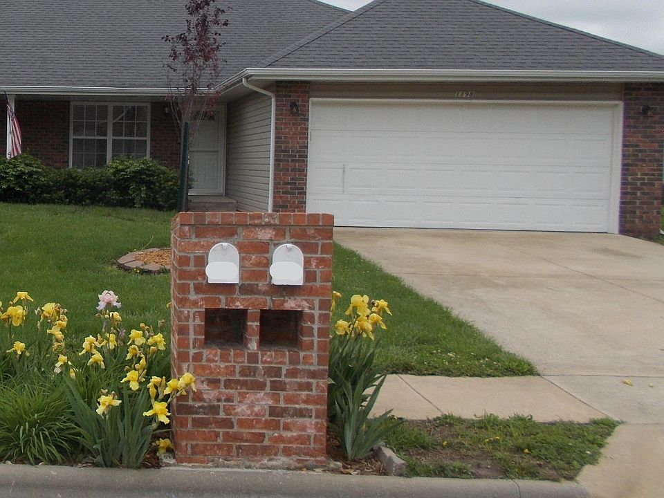 Right side of a duplex