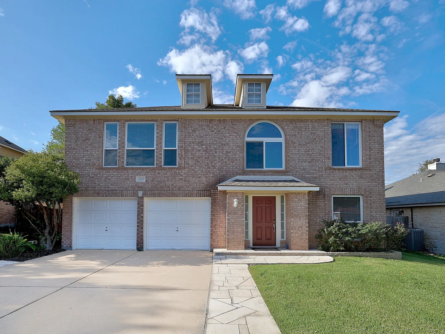 3 bed, 2.5 bath, 2583 sqft, $2,195 — Photo 1