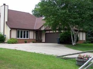 913 Stony Rd, Lake Mills, WI 53551