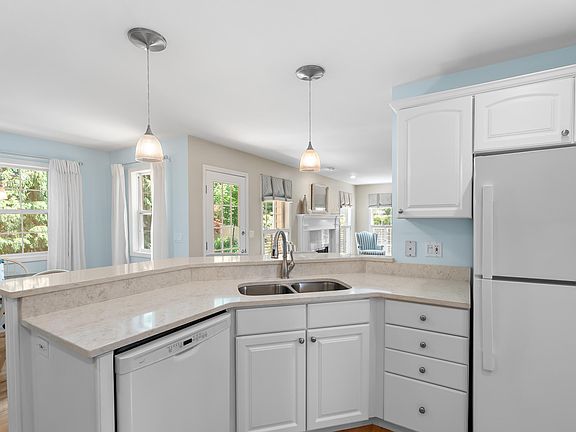 5th image of 6927 Plum Hollow Cir