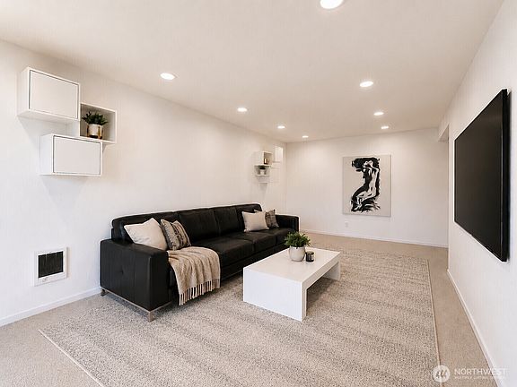4th image of 811 126th Place NE #A204