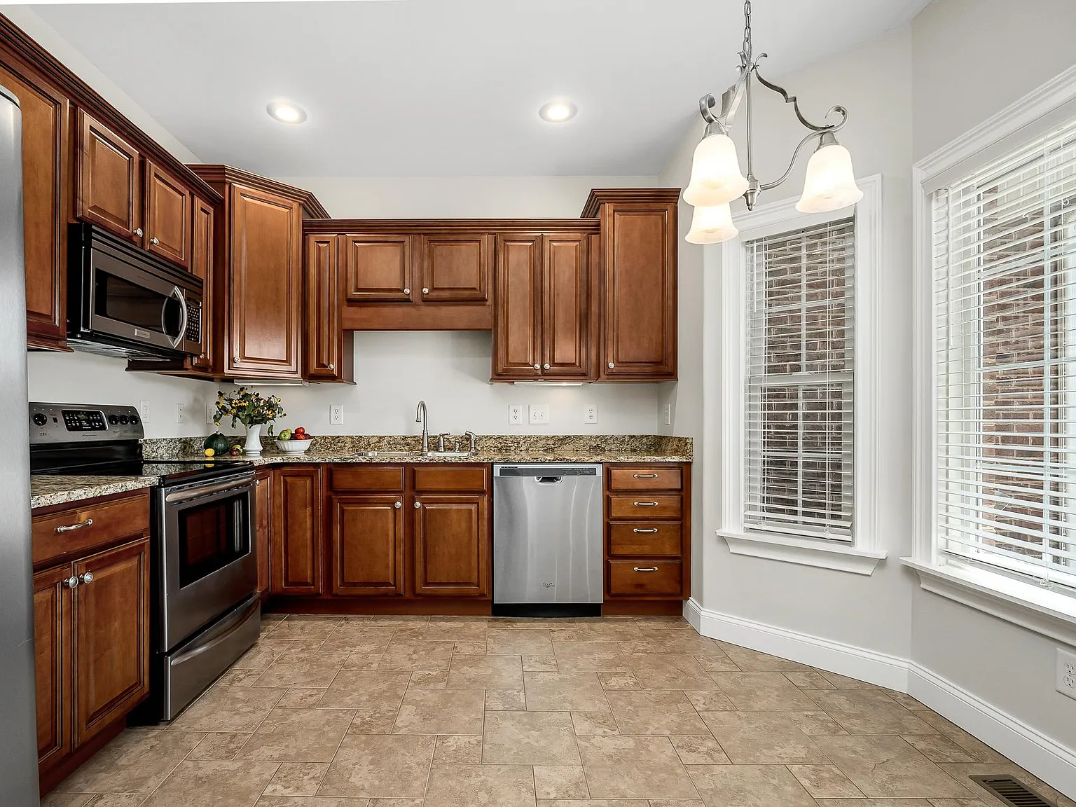 3 bed, 1665 sqft, $1,850 — Photo 3