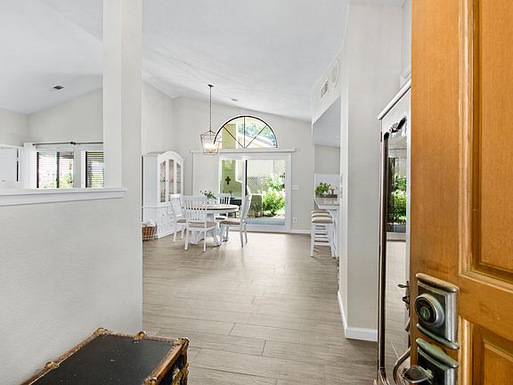 4th image of 1421 E Castleview Drive