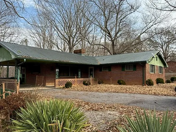 725 Milton Hwy, Ringgold, VA 24586