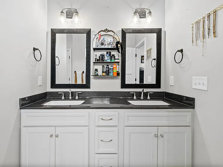 1819 Lexington Ave — Photo 18