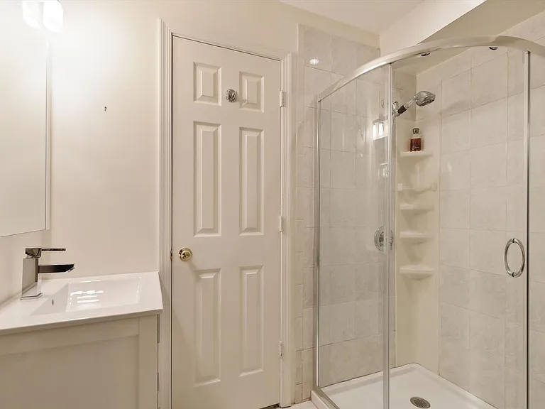 1397 Canterbury Way — Photo 37