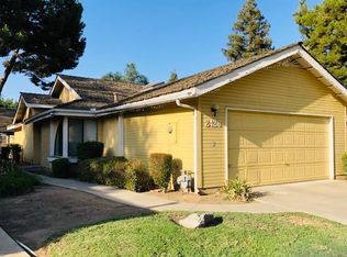 2426 E Parker Ct, Visalia, CA 93292