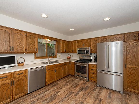 4th image of 4117 Estate Dr