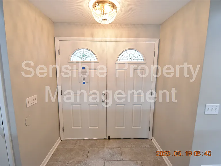 3273 Harbor Lake Dr — Photo 2