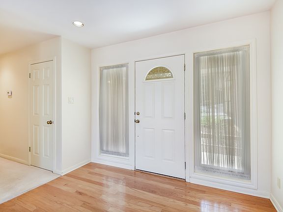 4th image of 187 White Oak Dr