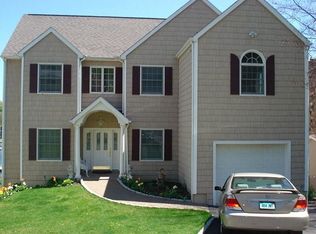 64 N Lake Shore Dr, Brookfield, CT 06804