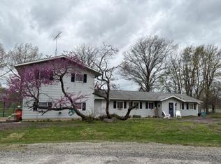 22096 Panorama Dr, Carlyle, IL 62231
