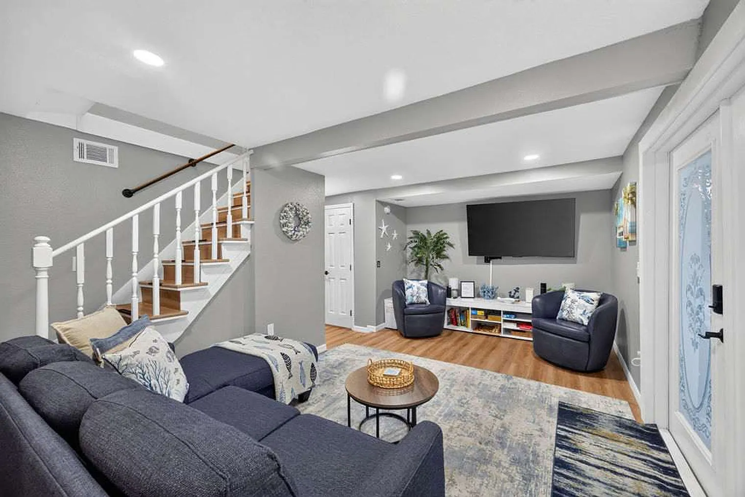 4 bed, 2.0 bath, 1323 sqft, $9,082 — Photo 1