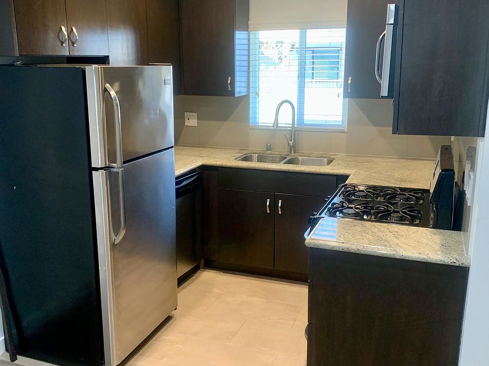 Upgraded Kitchen with Stainless Steel Appliances, Custom Cabinets and Granite Counters