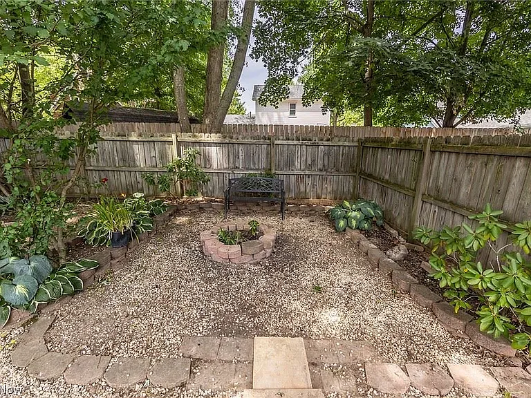 207 Lincoln Ave — Photo 29