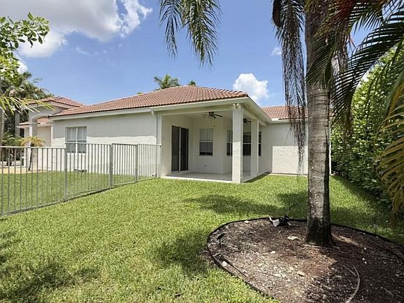 2nd image of 522 Live Oak Ln