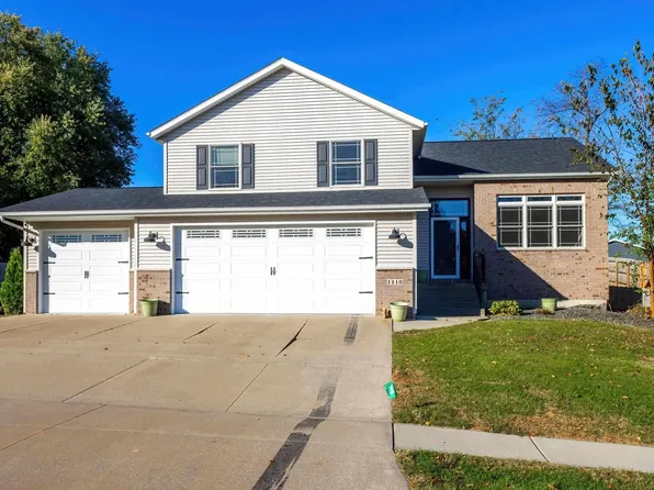 1110 Wild West Dr, Le Claire, IA 52753