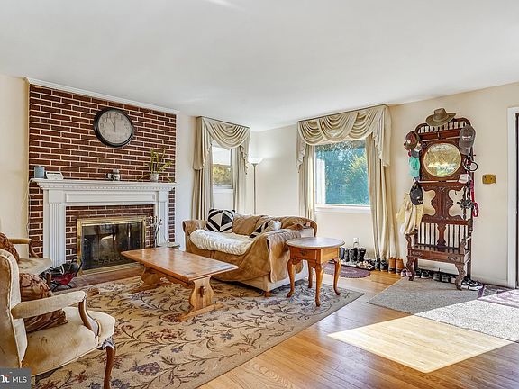 4th image of 3232 Norfolk Ln