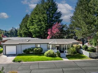 1010 Hemlock Ln, Grants Pass, OR