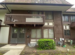 1345 Court Leona, Hanover Park, IL 60133