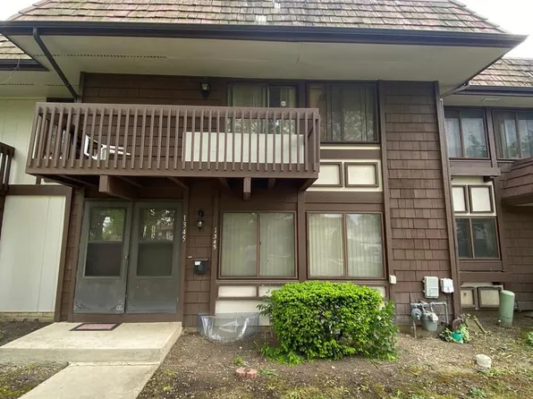 1345 Court Leona, Hanover Park, IL 60133