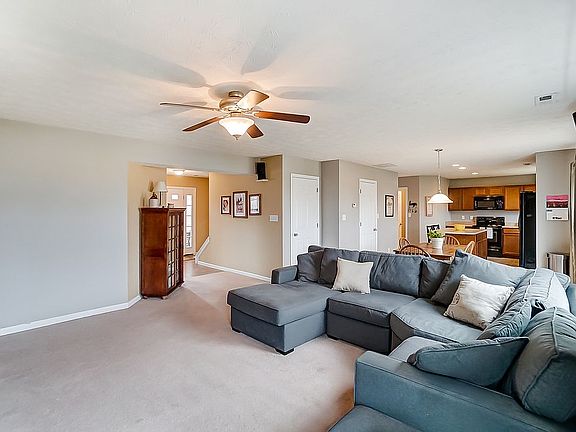 3rd image of 604 Quail Hollow Dr